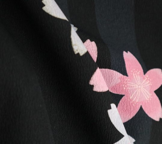 卒業式袴レンタルNo.444[Lサイズ][レトロ]黒・ピンクグレー桜・紺ストライプ